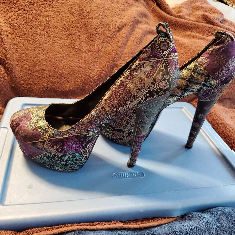 Heels - Picture 2 of 4